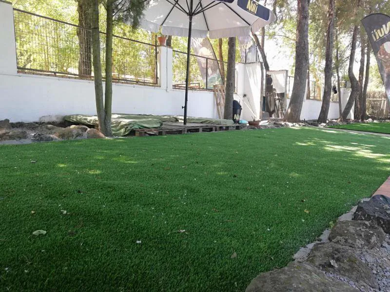 Pasto sintético instalado